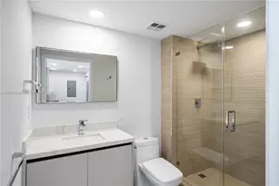 325 S Biscayne Blvd, Miami, FL 33131 - Photo 14