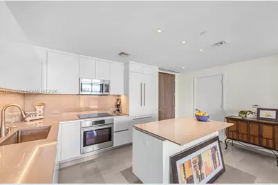 68 SE 6th St #1710, Miami, FL 33131 - Photo 8