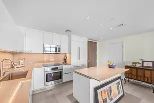 68 SE 6th St, Miami, FL 33131 - Photo 8