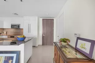 68 SE 6th St, Miami, FL 33131 - Photo 4