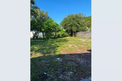 26 Virginia Rd, West Park, FL 33023 - Photo 12