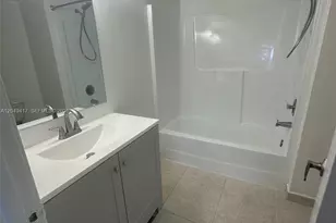 9741 Fontainebleau Blvd, Miami, FL 33172 - Photo 10