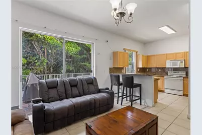 10183 NW 43rd Ter, Doral, FL 33178 - Photo 4