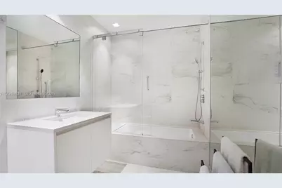 1000 Biscayne Blvd #4401, Miami, FL 33132 - Photo 24