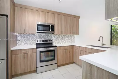 8124 SW 87th Ter, Miami, FL 33143 - Photo 4