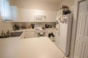 2728 NE 3rd Ct, Homestead, FL 33033 - Photo 4
