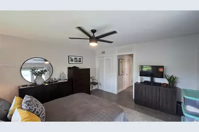 800 Polk St #/, Hollywood, FL 33019 - Photo 6