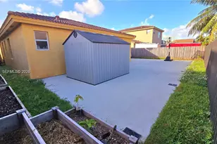 2105 NE 40th Ave, Homestead, FL 33033 - Photo 10