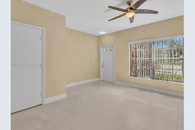 60 Key West Ct #60, Weston, FL 33326 - Photo 8