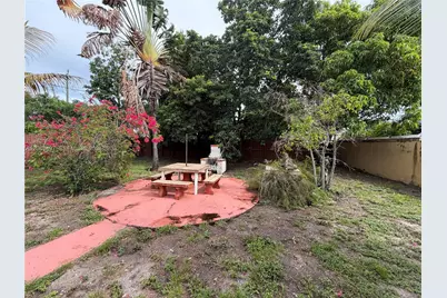 1061 E 20th St, Hialeah, FL 33013 - Photo 18