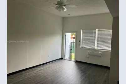 467 NW 8th St #4, Miami, FL 33136 - Photo 4