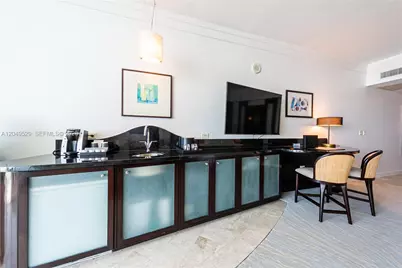 4391 Collins Ave #1015, Miami Beach, FL 33140 - Photo 4