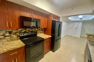 215 SW 117th Terrace, Pembroke Pines, FL 33025 - Photo 2