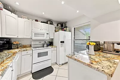 9858 NW 3rd St #9858, Plantation, FL 33324 - Photo 2