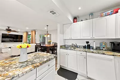 9858 NW 3rd St #9858, Plantation, FL 33324 - Photo 4