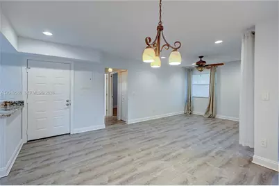 9858 NW 3rd St #9858, Plantation, FL 33324 - Photo 8