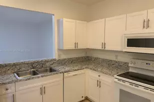 9064 NW 54th St, Sunrise, FL 33351 - Photo 6