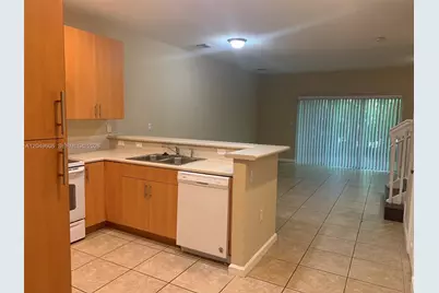 3102 NW 24th Way #18, Oakland Park, FL 33309 - Photo 2