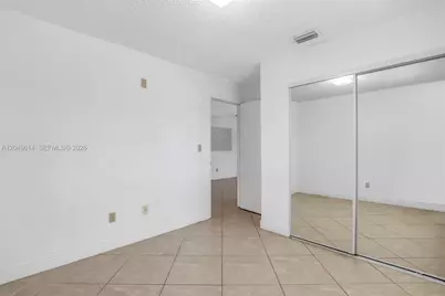 8871 NW 114th St, Hialeah Gardens, FL 33018 - Photo 10