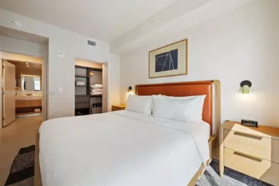 11 NE 6th St #2004, Miami, FL 33132 - Photo 16