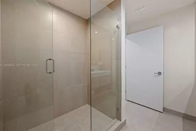 11 NE 6th St #2004, Miami, FL 33132 - Photo 20