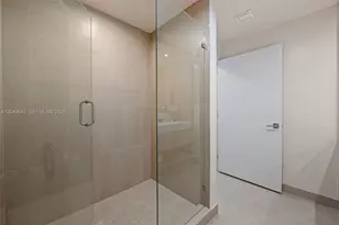 11 NE 6th St, Miami, FL 33132 - Photo 20