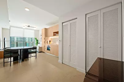 11 NE 6th St #2004, Miami, FL 33132 - Photo 4