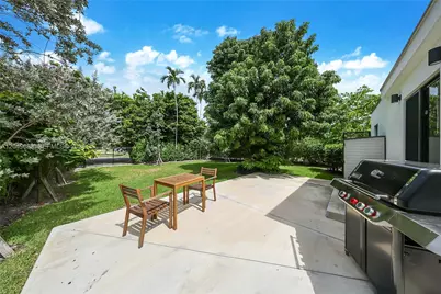 180 SW 38th Ct, Miami, FL 33134 - Photo 18