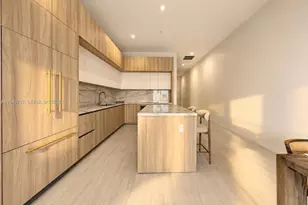 77 SE 5th St, Miami, FL 33131 - Photo 6