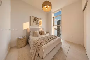 77 SE 5th St, Miami, FL 33131 - Photo 12