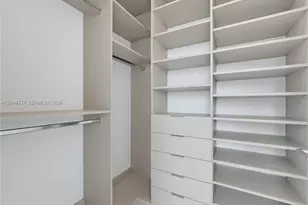 77 SE 5th St, Miami, FL 33131 - Photo 10