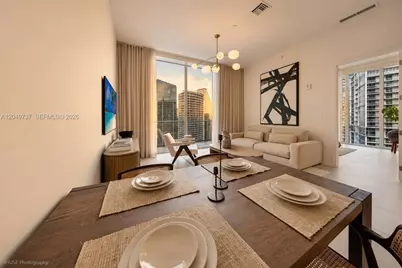 77 SE 5th Street #UPH01, Miami, FL 33131 - Photo 4