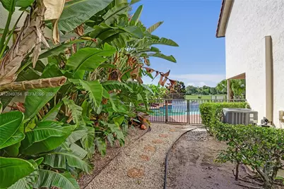 22508 W Esplanada Cir W, Boca Raton, FL 33433 - Photo 10