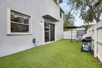490 NW 102nd Ter, Pembroke Pines, FL 33026 - Photo 42