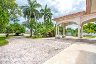 18390 SW 200th St, Miami, FL 33187 - Photo 6