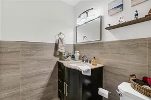8211 NW 191st St, Hialeah, FL 33015 - Photo 28