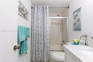 1580 NW 93rd Ave, Pembroke Pines, FL 33024 - Photo 12