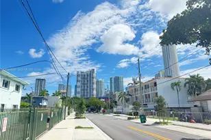 469 SW 3rd St, Miami, FL 33130 - Photo 1
