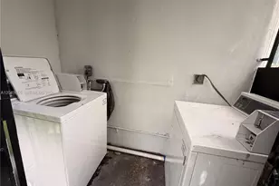 1194 NW 19th Ave, Miami, FL 33125 - Photo 12