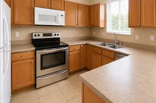 1413 SE 27th Ct, Homestead, FL 33035 - Photo 2