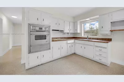 1380 W 60th Ter, Hialeah, FL 33012 - Photo 38