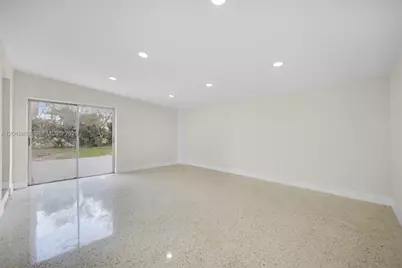 1380 W 60th Ter, Hialeah, FL 33012 - Photo 30