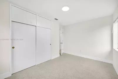 1380 W 60th Ter, Hialeah, FL 33012 - Photo 10