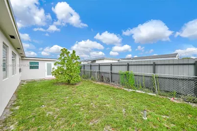 1380 W 60th Ter, Hialeah, FL 33012 - Photo 50
