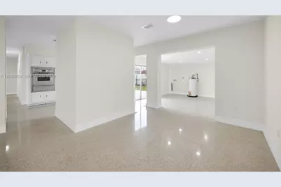 1380 W 60th Ter, Hialeah, FL 33012 - Photo 28