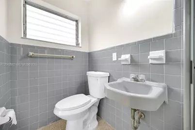 1380 W 60th Ter, Hialeah, FL 33012 - Photo 8
