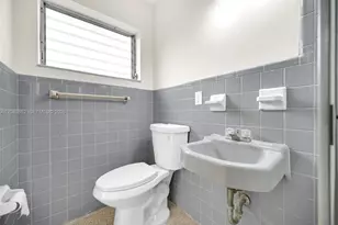 1380 W 60th Terrace, Hialeah, FL 33012 - Photo 8