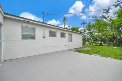 1380 W 60th Ter, Hialeah, FL 33012 - Photo 44