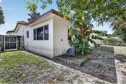 130 NW 78th Ave, Pembroke Pines, FL 33024 - Photo 36