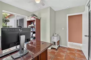 130 NW 78th Ave, Pembroke Pines, FL 33024 - Photo 30